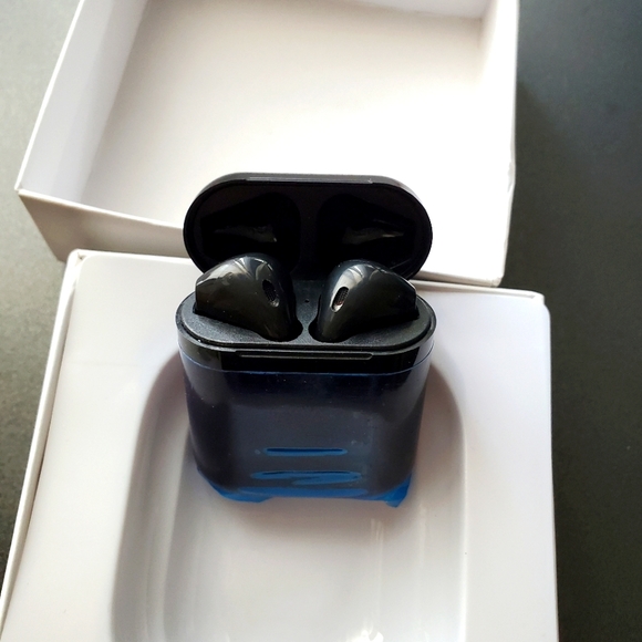 NIB - Black Wireless syncing ear buds Apple & Android compatible - Picture 3 of 7